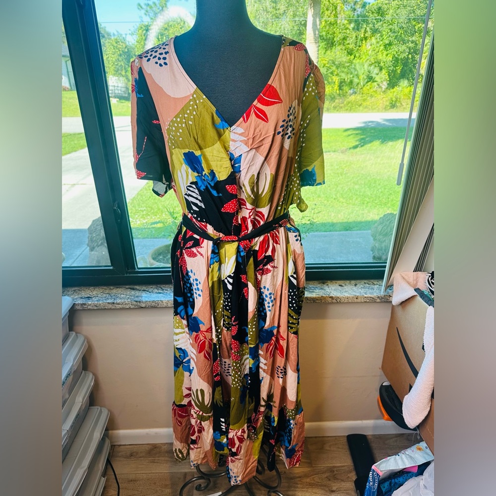 Bloomchic Floral Multicolor V-Neck Dress with Waist Tie Plus Woman Size 22-24